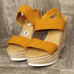 New Report Sunflower Wedge Platform Sandals Women's size 7 🌻